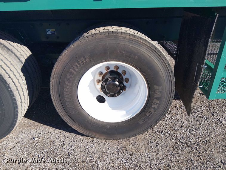 image for item EG1705 2007 Peterbilt 340 flatbed truck