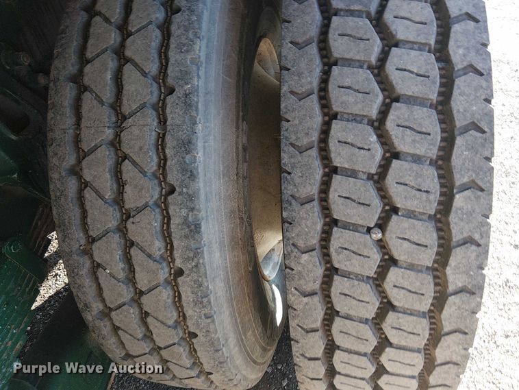 image for item EG1705 2007 Peterbilt 340 flatbed truck