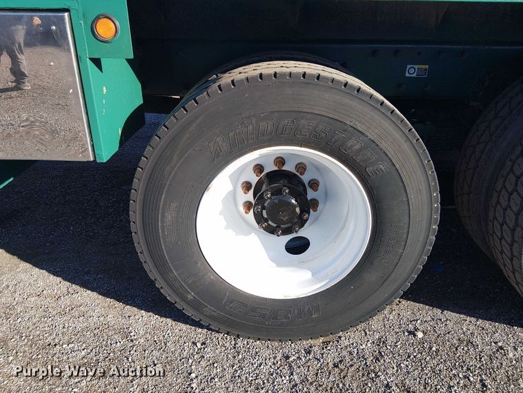 image for item EG1705 2007 Peterbilt 340 flatbed truck