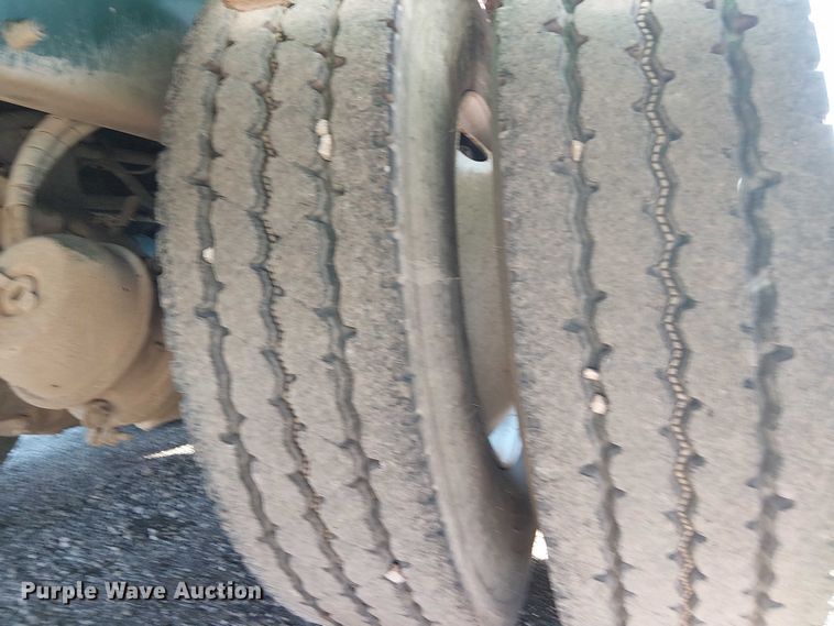 image for item EG1705 2007 Peterbilt 340 flatbed truck