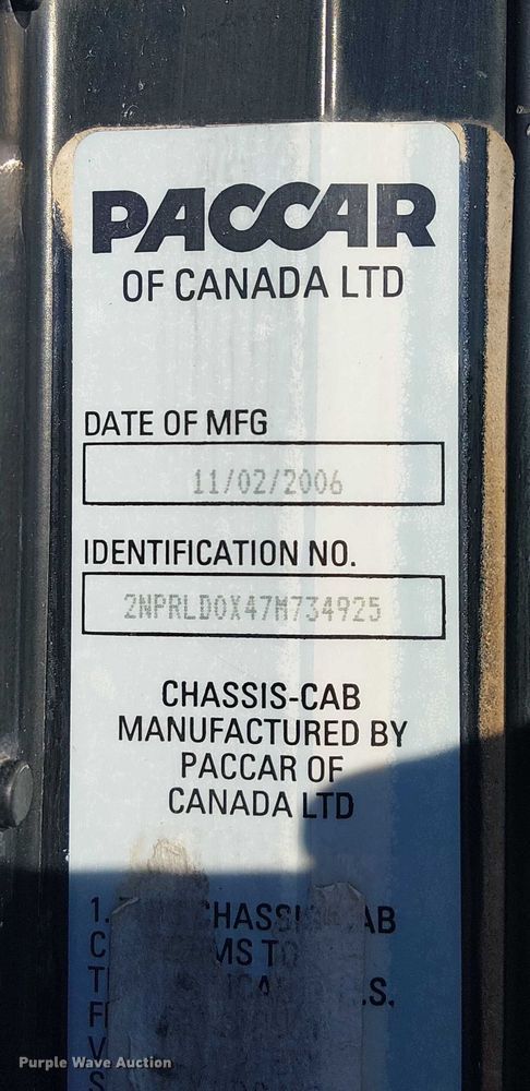 image for item EG1705 2007 Peterbilt 340 flatbed truck