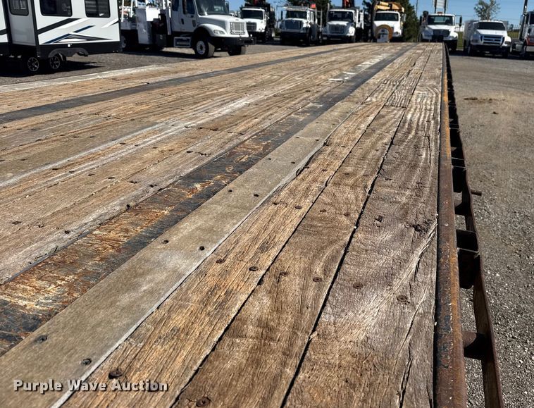 image for item EG1723 2008 Utility Trailers FS2CHS flatbed trailer