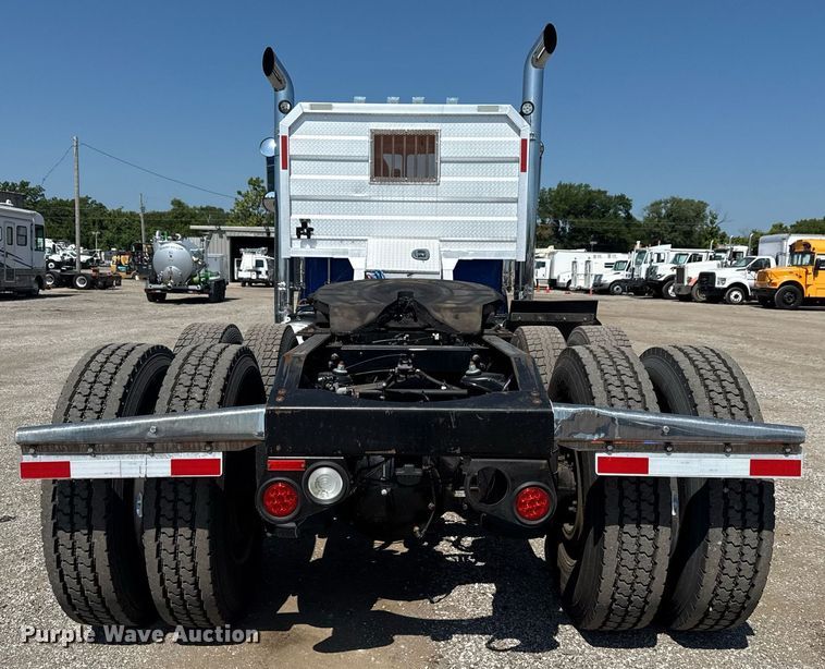 image for item EG6055 2014 Peterbilt 389K glider kit semi truck