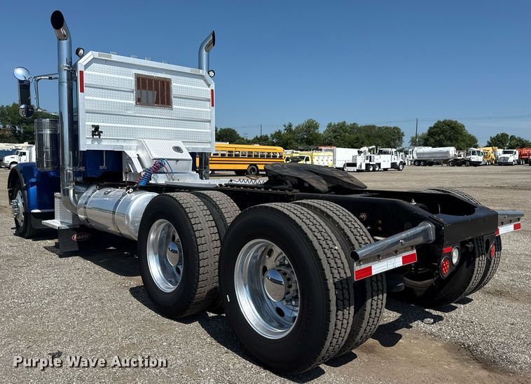 image for item EG6055 2014 Peterbilt 389K glider kit semi truck