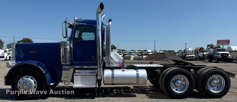 image for item EG6055 2014 Peterbilt 389K glider kit semi truck