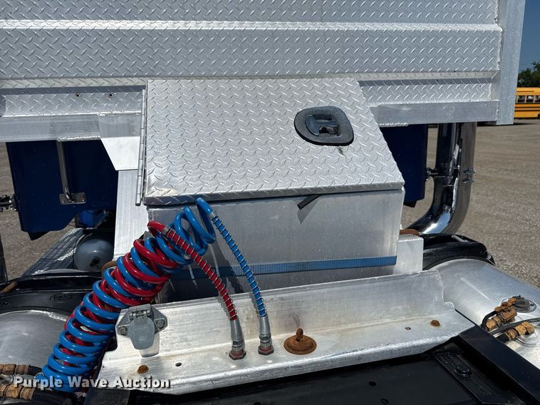 image for item EG6055 2014 Peterbilt 389K glider kit semi truck