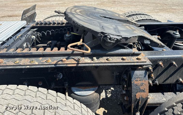 image for item EG6055 2014 Peterbilt 389K glider kit semi truck