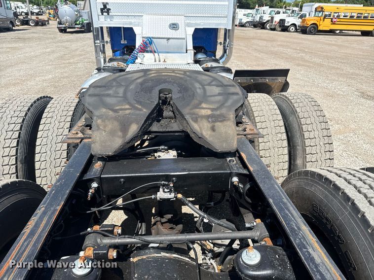 image for item EG6055 2014 Peterbilt 389K glider kit semi truck