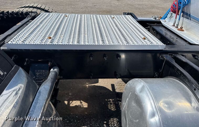 image for item EG6055 2014 Peterbilt 389K glider kit semi truck