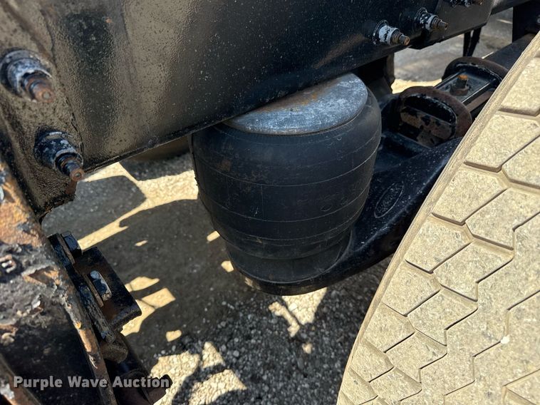 image for item EG6055 2014 Peterbilt 389K glider kit semi truck