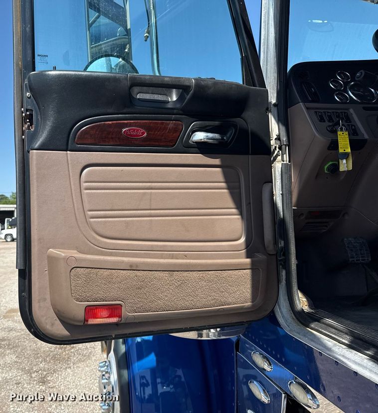 image for item EG6055 2014 Peterbilt 389K glider kit semi truck