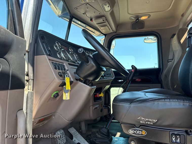 image for item EG6055 2014 Peterbilt 389K glider kit semi truck