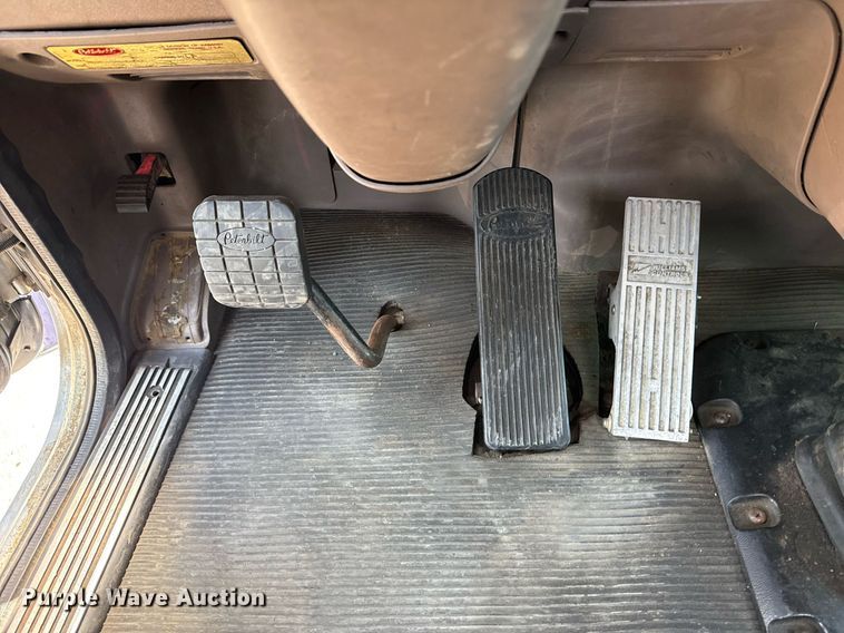 image for item EG6055 2014 Peterbilt 389K glider kit semi truck