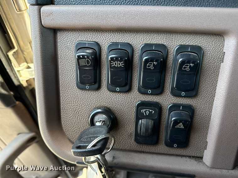 image for item EG6055 2014 Peterbilt 389K glider kit semi truck