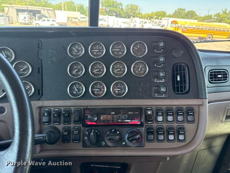 image for item EG6055 2014 Peterbilt 389K glider kit semi truck