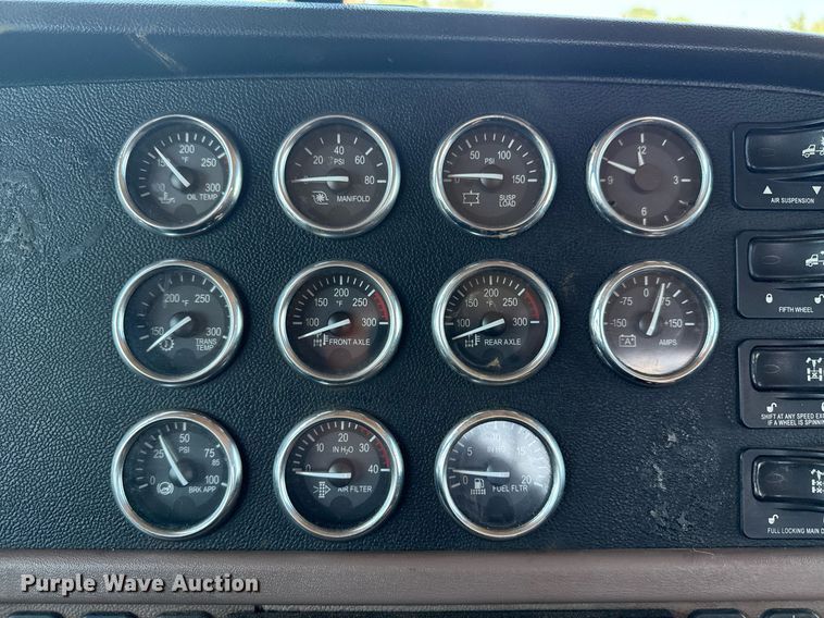 image for item EG6055 2014 Peterbilt 389K glider kit semi truck