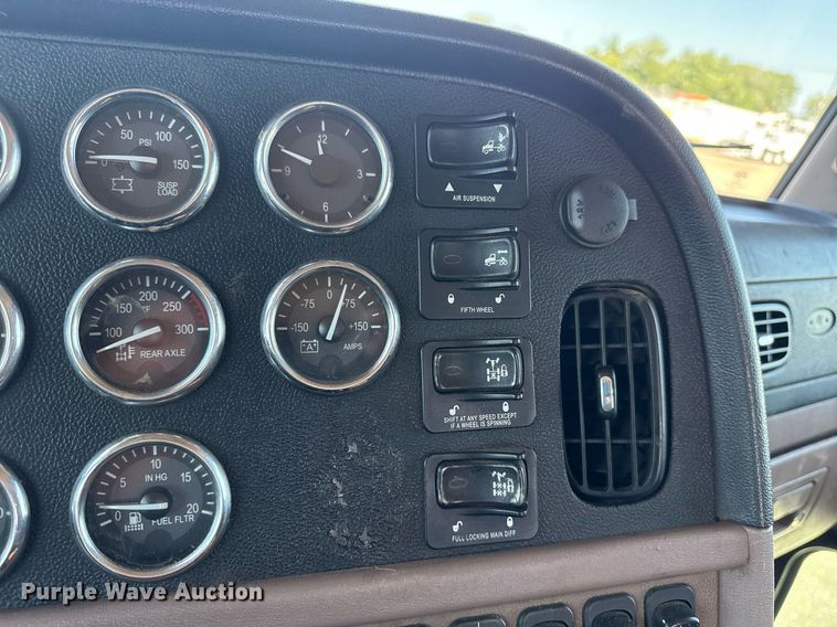 image for item EG6055 2014 Peterbilt 389K glider kit semi truck