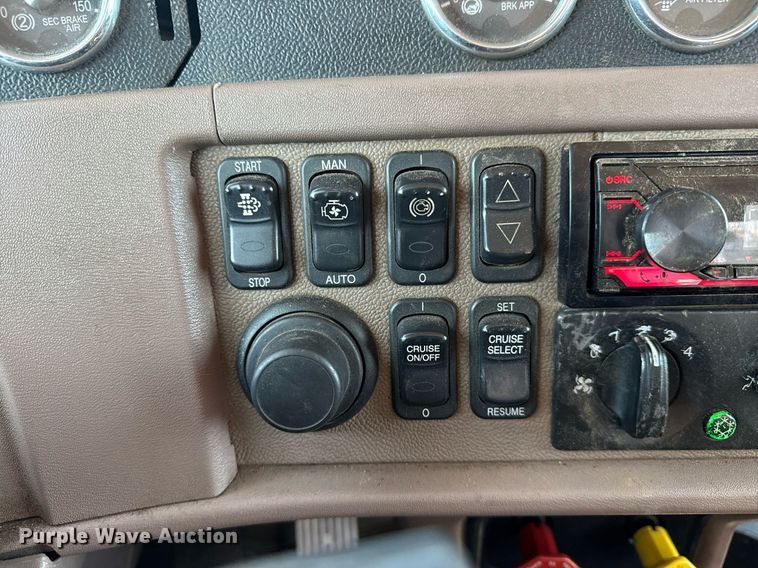 image for item EG6055 2014 Peterbilt 389K glider kit semi truck