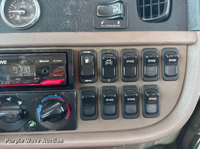 image for item EG6055 2014 Peterbilt 389K glider kit semi truck