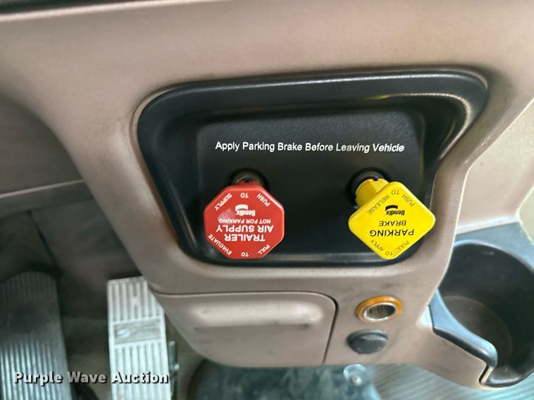 image for item EG6055 2014 Peterbilt 389K glider kit semi truck