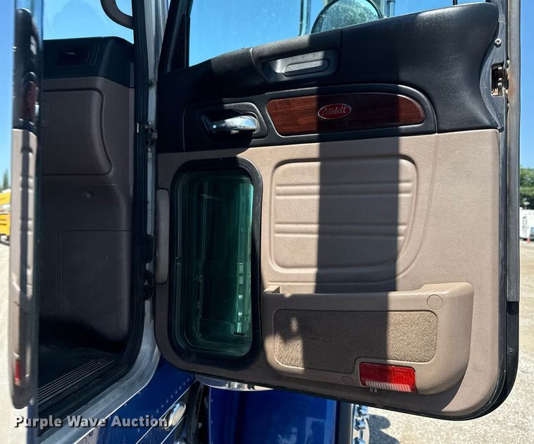 image for item EG6055 2014 Peterbilt 389K glider kit semi truck