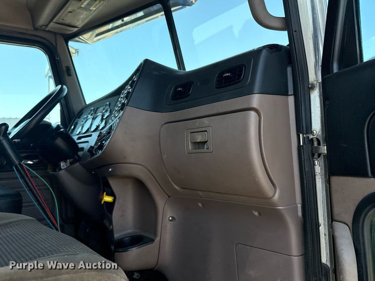 image for item EG6055 2014 Peterbilt 389K glider kit semi truck