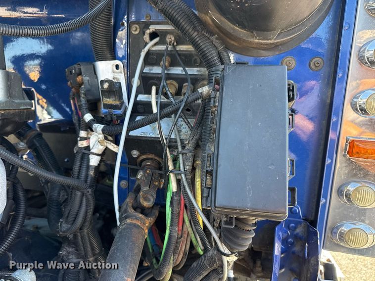 image for item EG6055 2014 Peterbilt 389K glider kit semi truck