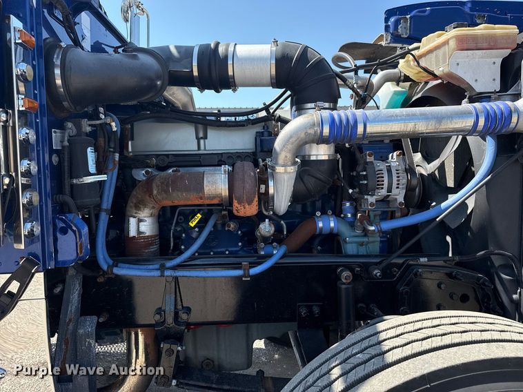 image for item EG6055 2014 Peterbilt 389K glider kit semi truck