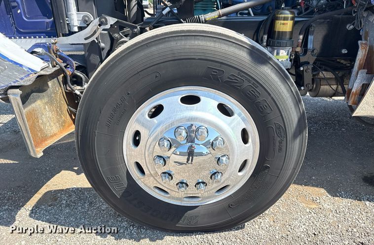 image for item EG6055 2014 Peterbilt 389K glider kit semi truck