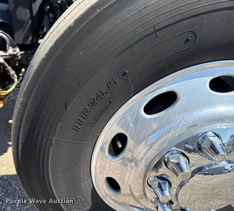 image for item EG6055 2014 Peterbilt 389K glider kit semi truck