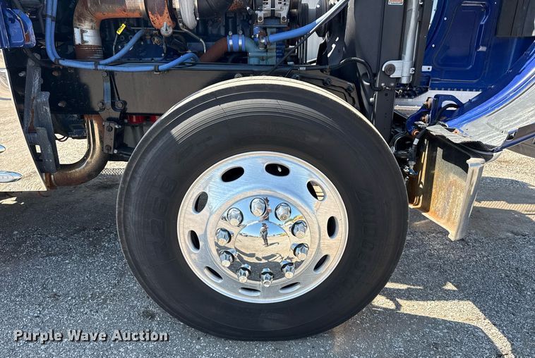 image for item EG6055 2014 Peterbilt 389K glider kit semi truck