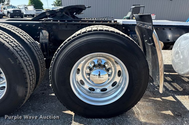 image for item EG6055 2014 Peterbilt 389K glider kit semi truck