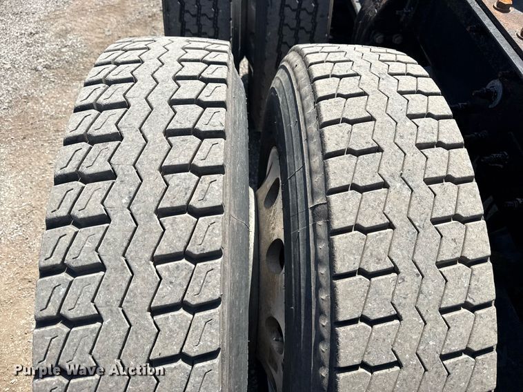 image for item EG6055 2014 Peterbilt 389K glider kit semi truck