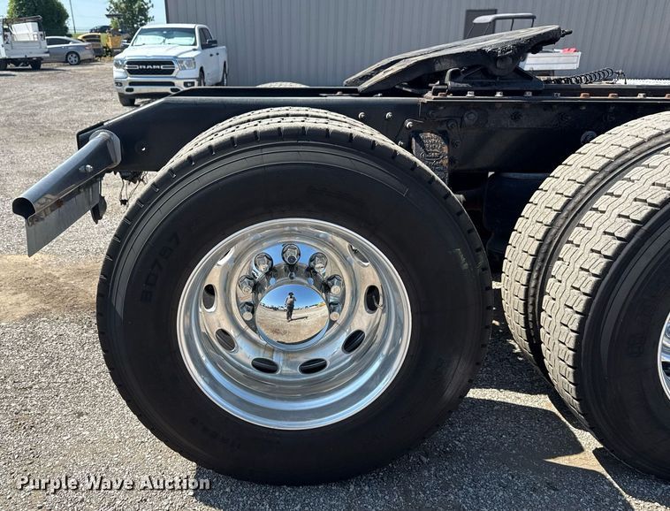 image for item EG6055 2014 Peterbilt 389K glider kit semi truck