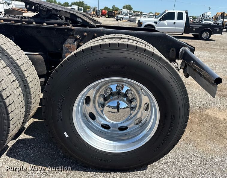 image for item EG6055 2014 Peterbilt 389K glider kit semi truck