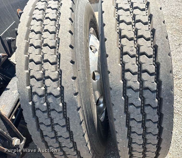 image for item EG6055 2014 Peterbilt 389K glider kit semi truck