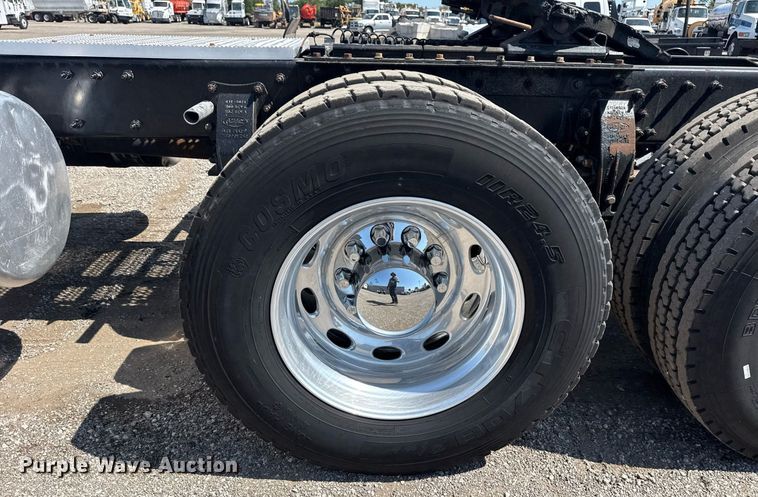 image for item EG6055 2014 Peterbilt 389K glider kit semi truck