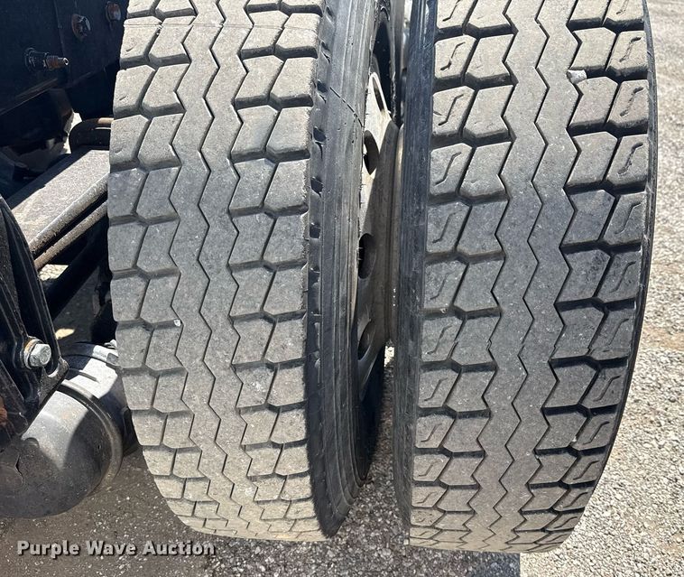 image for item EG6055 2014 Peterbilt 389K glider kit semi truck