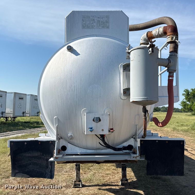 image for item EG6131 2007 Dragon Products vacuum trailer