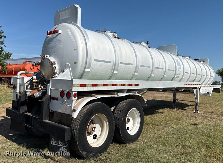 image for item EG6131 2007 Dragon Products vacuum trailer