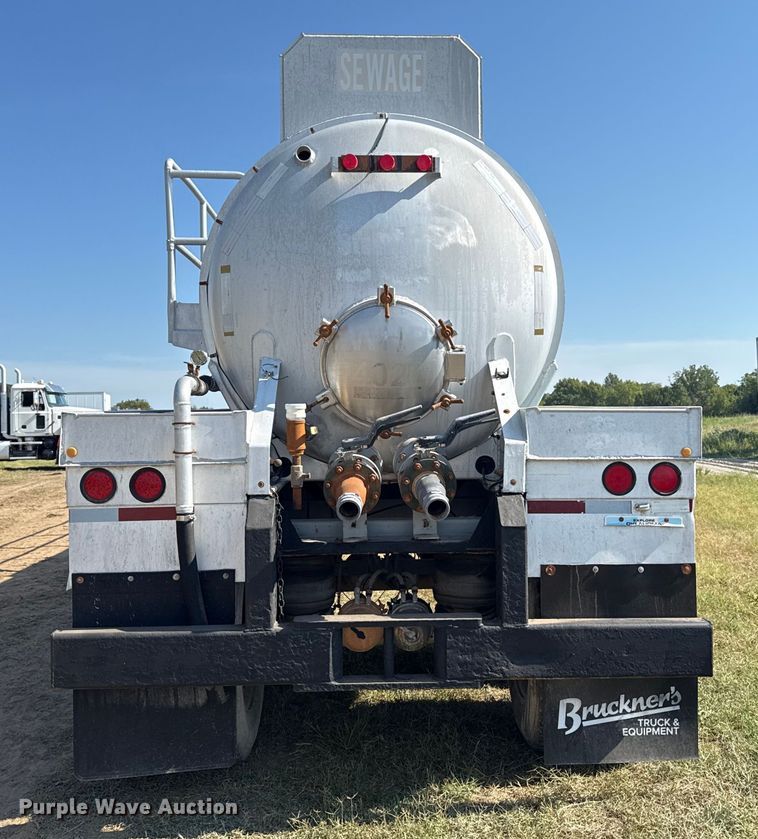 image for item EG6131 2007 Dragon Products vacuum trailer