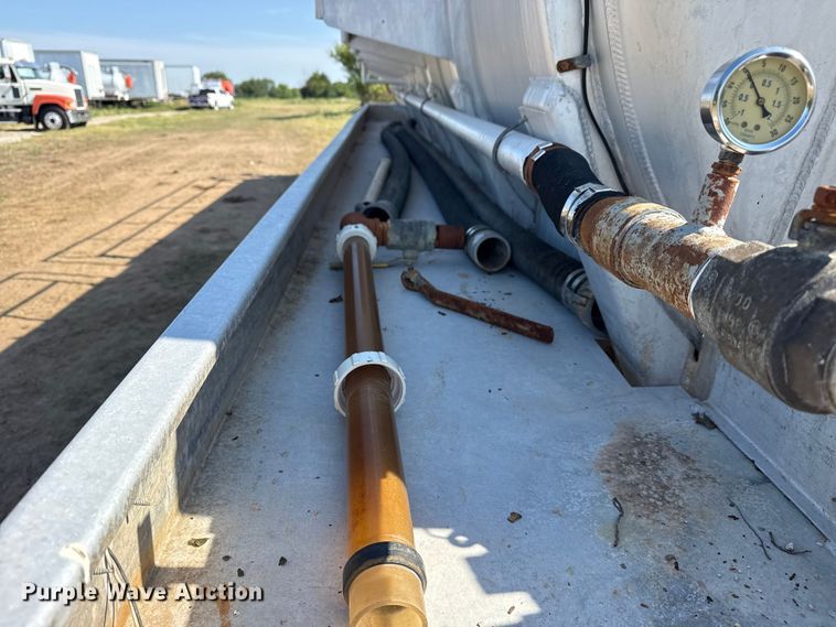 image for item EG6131 2007 Dragon Products vacuum trailer