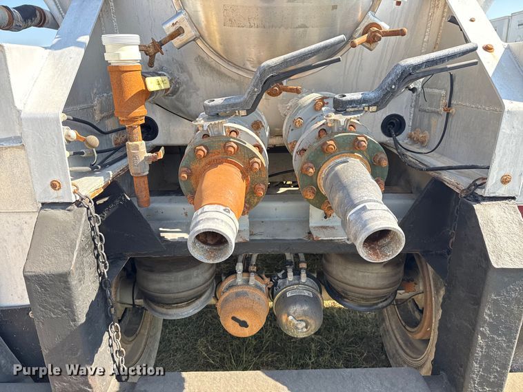 image for item EG6131 2007 Dragon Products vacuum trailer