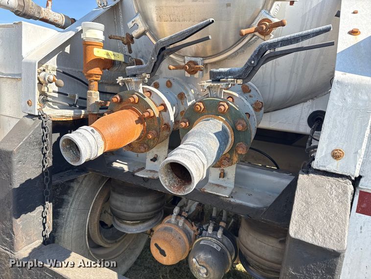 image for item EG6131 2007 Dragon Products vacuum trailer