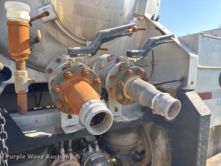 image for item EG6131 2007 Dragon Products vacuum trailer