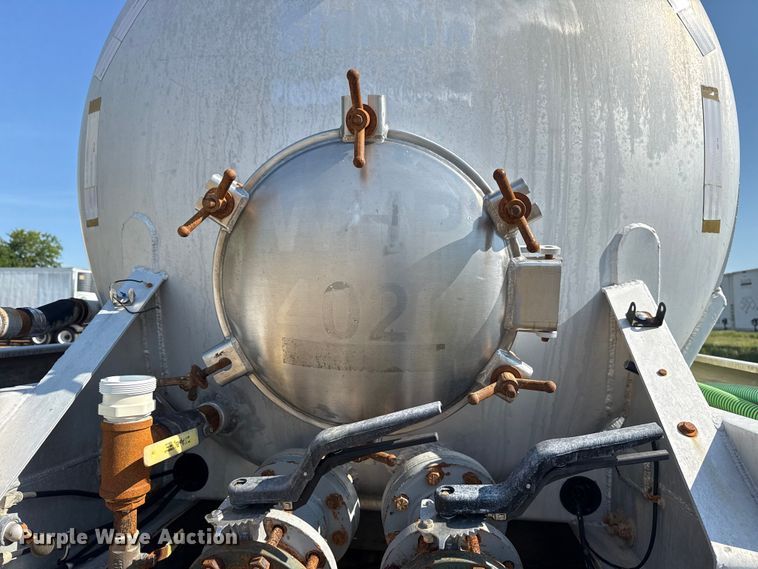 image for item EG6131 2007 Dragon Products vacuum trailer