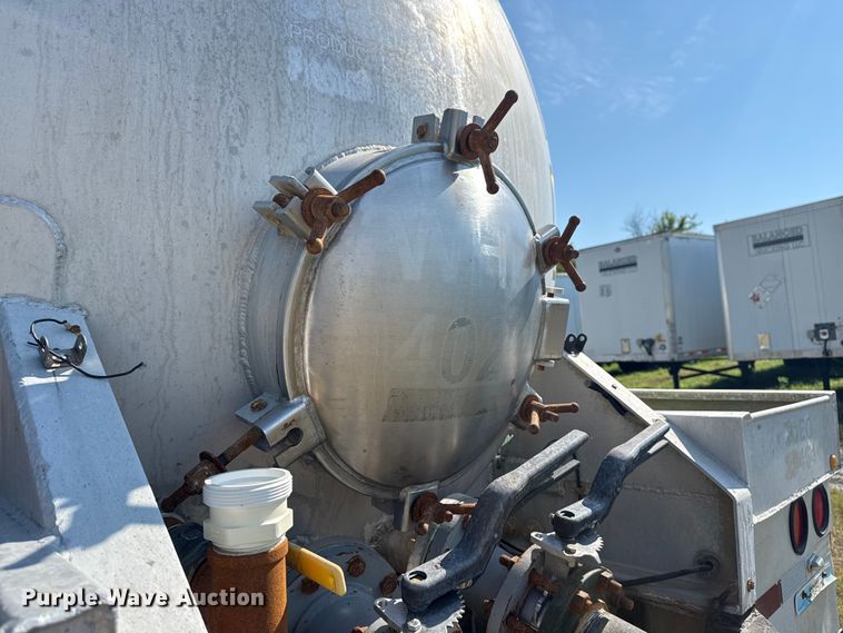 image for item EG6131 2007 Dragon Products vacuum trailer