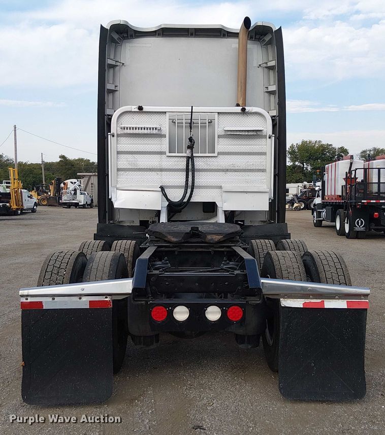 image for item EG8251 2016 Kenworth T680 semi truck