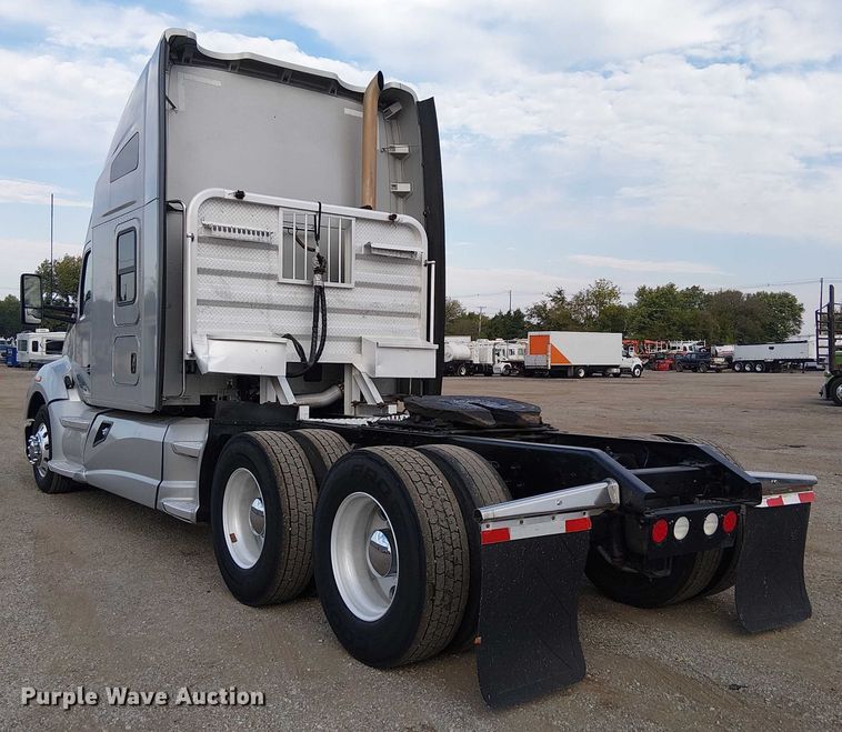 image for item EG8251 2016 Kenworth T680 semi truck