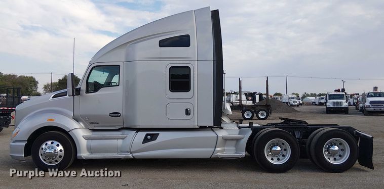 image for item EG8251 2016 Kenworth T680 semi truck